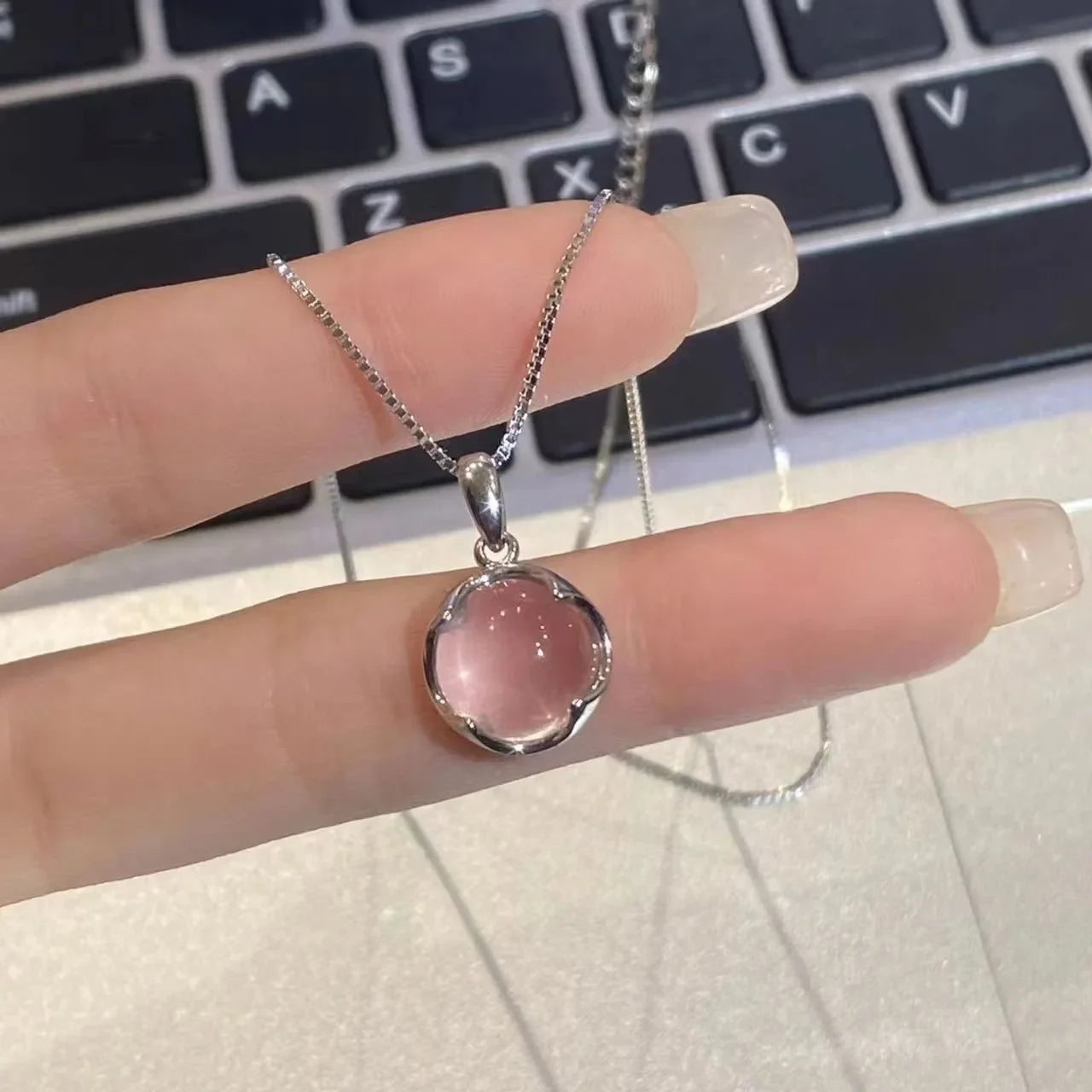 Best Sellers! White jade round pendant necklace