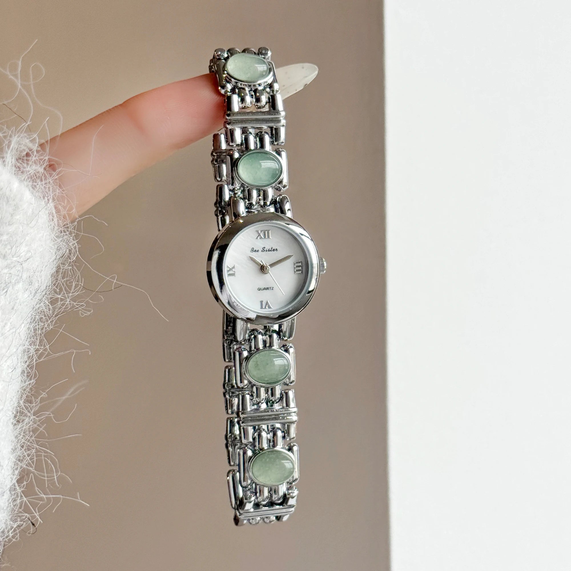Light Luxury Women's Watches Aurora Natural Shell High Quality Bracelet Quartz Wristwatch Roman Numerals Round Dial Woman Watch