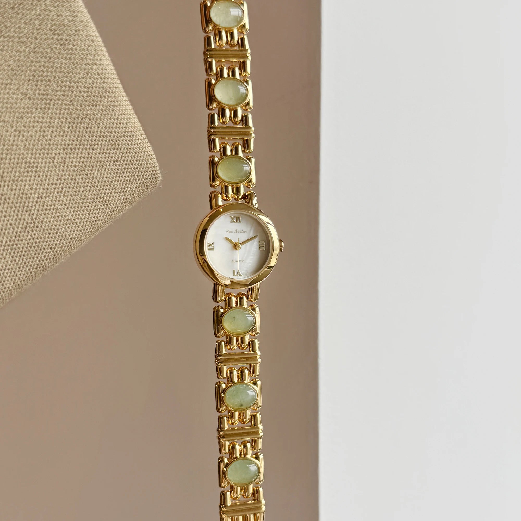 Light Luxury Women's Watches Aurora Natural Shell High Quality Bracelet Quartz Wristwatch Roman Numerals Round Dial Woman Watch